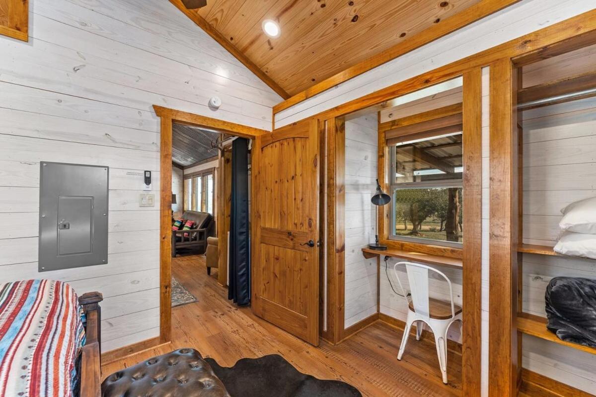 Rockin' R - Rustic Star Cabin Фредеріксбург Екстер'єр фото