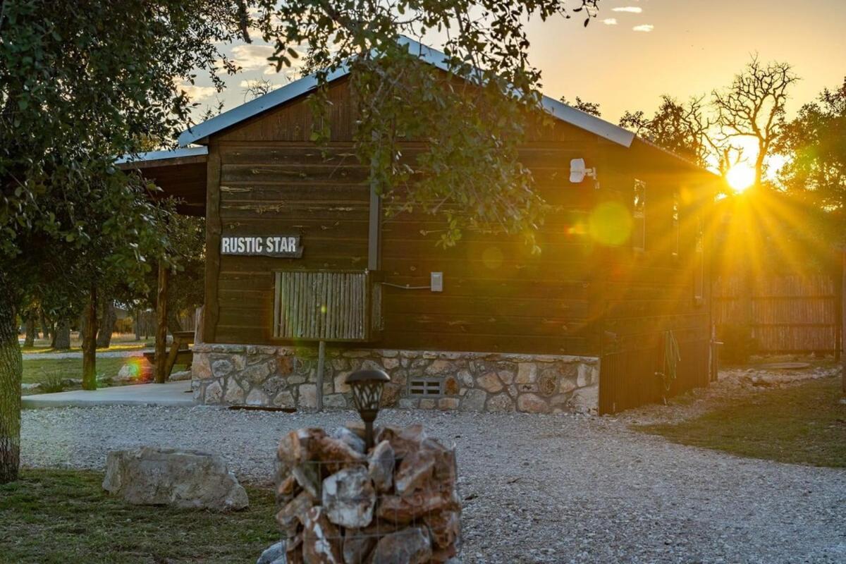Rockin' R - Rustic Star Cabin Фредеріксбург Екстер'єр фото