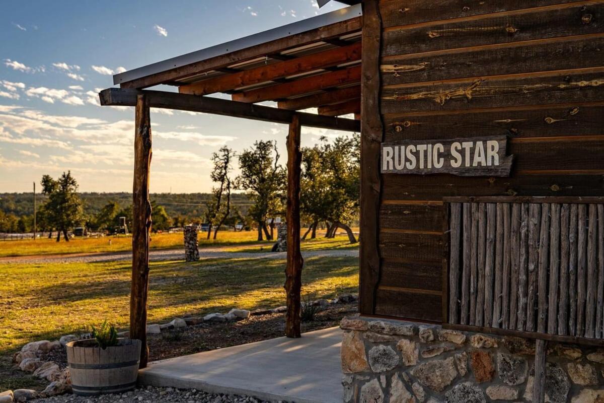 Rockin' R - Rustic Star Cabin Фредеріксбург Екстер'єр фото