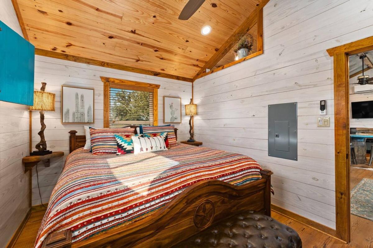 Rockin' R - Rustic Star Cabin Фредеріксбург Екстер'єр фото