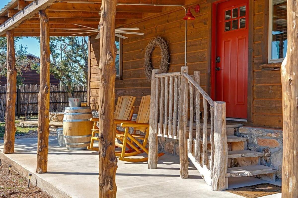 Rockin' R - Rustic Star Cabin Фредеріксбург Екстер'єр фото