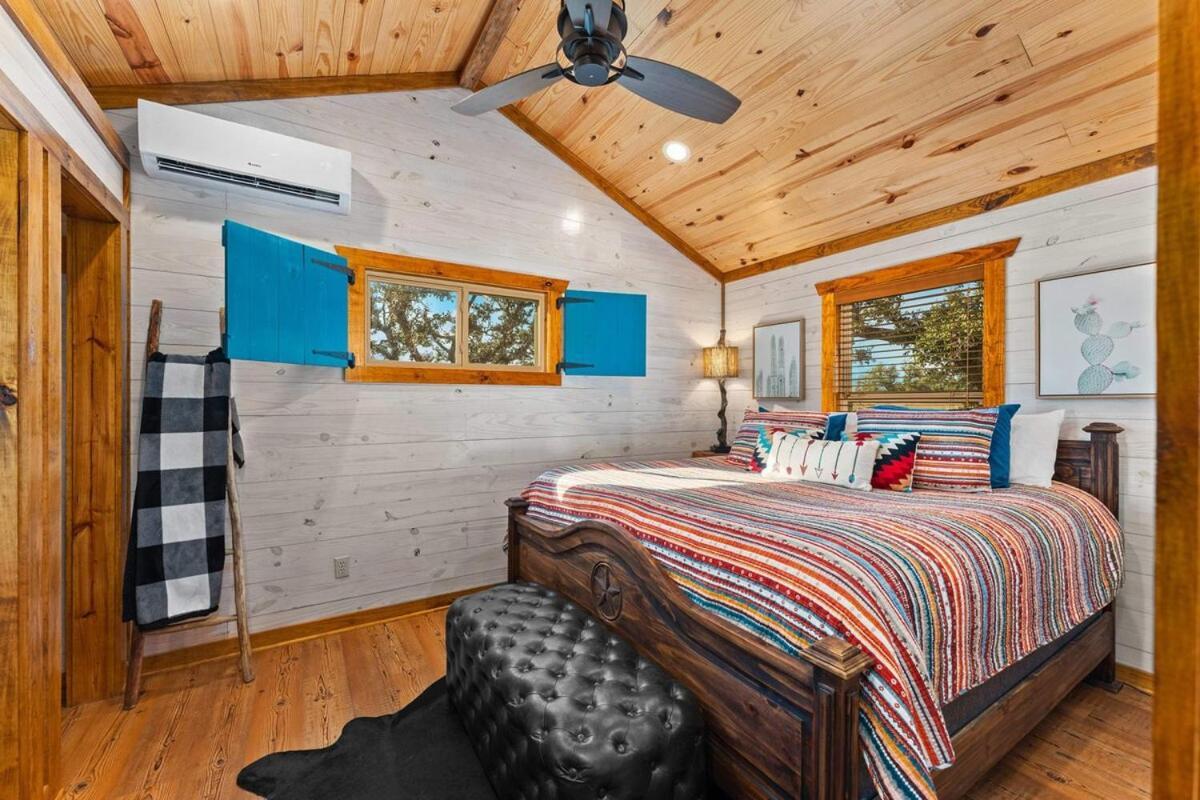 Rockin' R - Rustic Star Cabin Фредеріксбург Екстер'єр фото