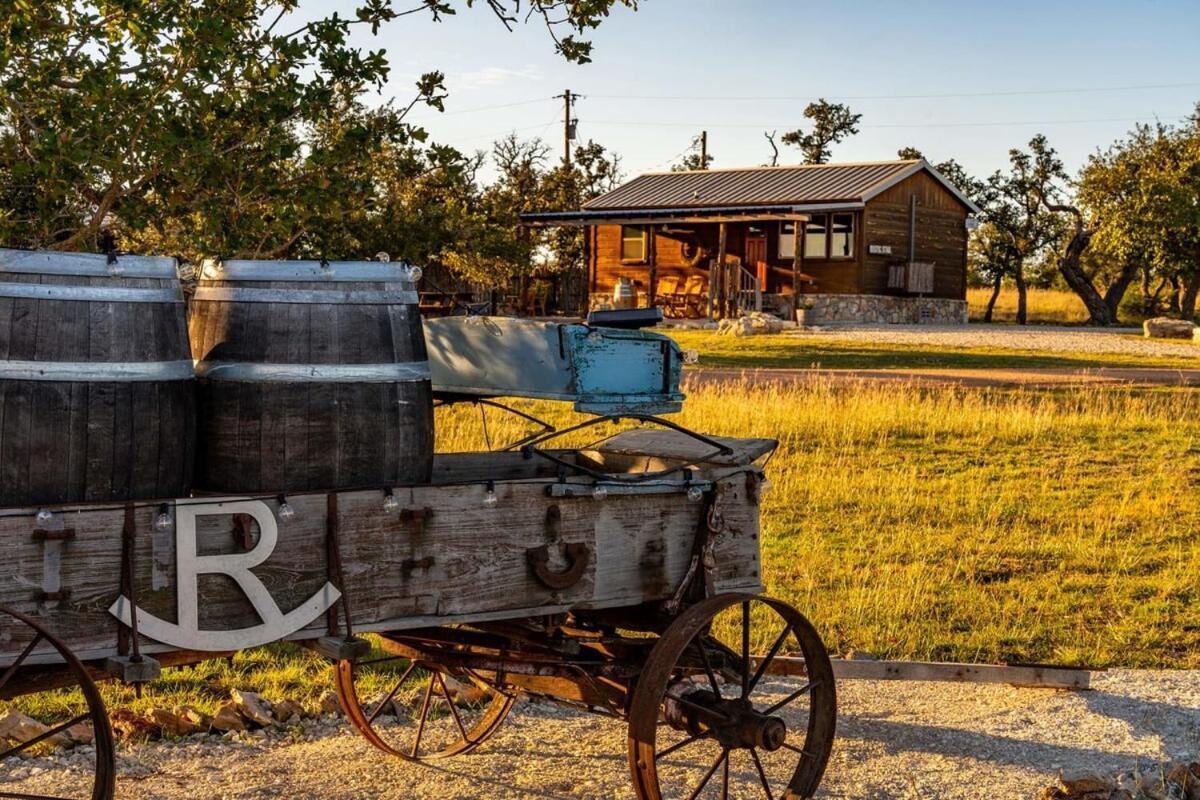 Rockin' R - Rustic Star Cabin Фредеріксбург Екстер'єр фото
