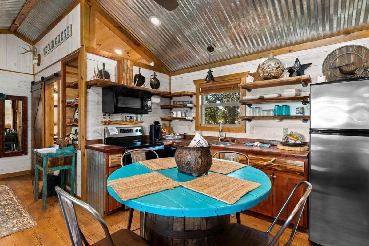 Rockin' R - Rustic Star Cabin Фредеріксбург Екстер'єр фото